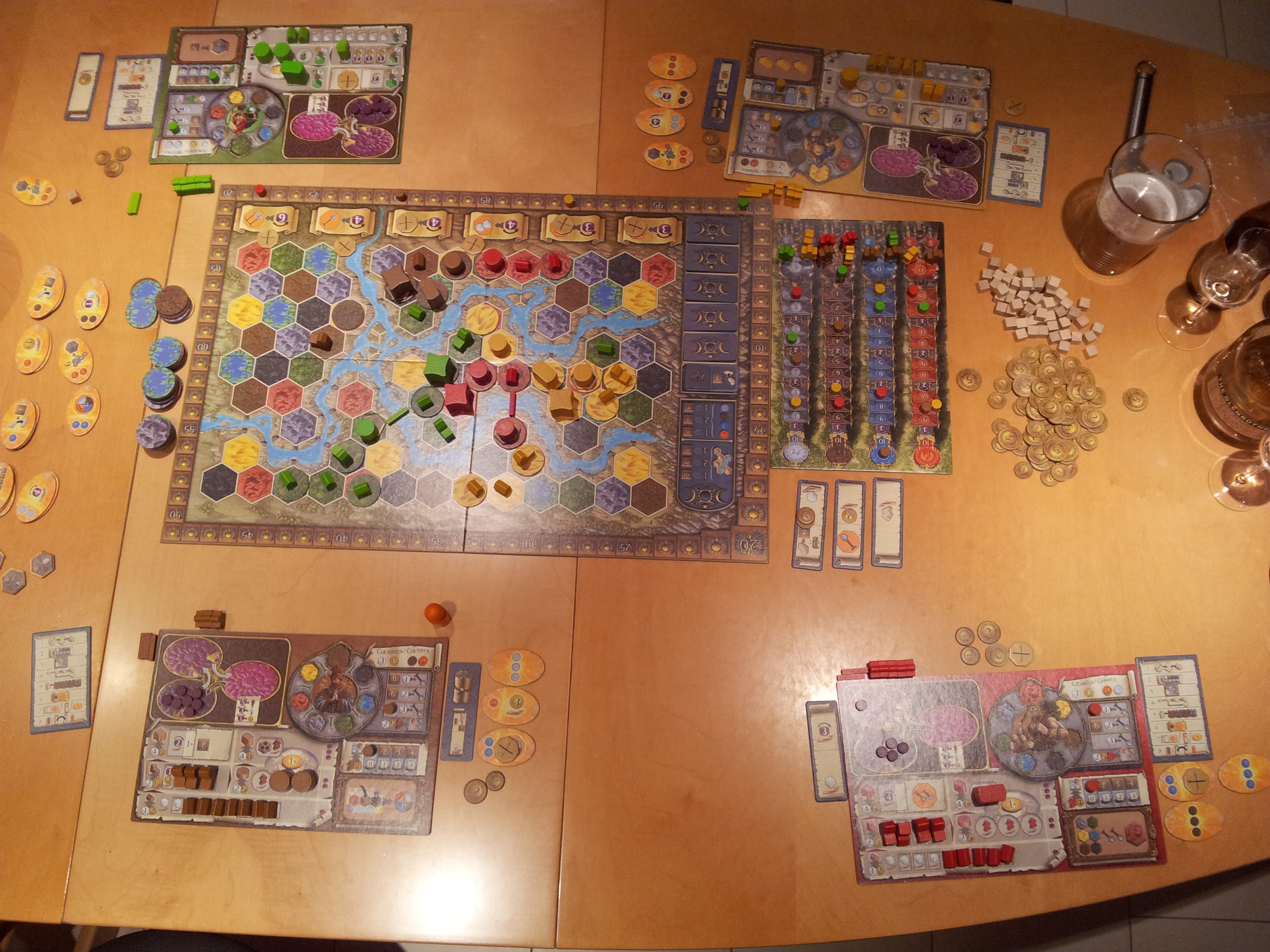 Vue d'ensemble d'une partie du jeu "Terra Mystica"