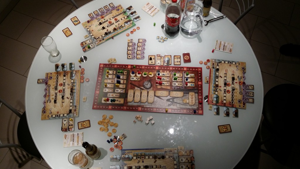 Vue d'ensemble d'une partie du jeu "Russian Railroads"